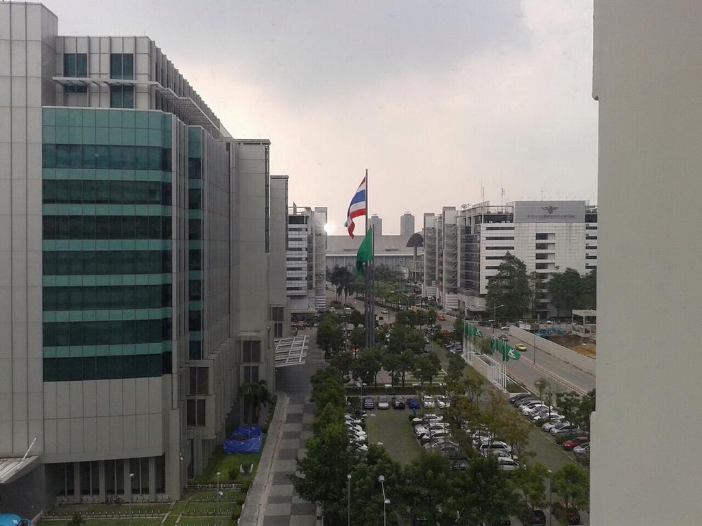 Smart Residence@Muengthongthani Пак Крет Екстериор снимка